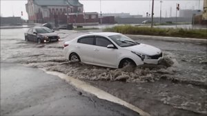 2025.08.21. Норильск, мощный ливень и гроза, ул. Бегичева и Котульского. Итоги декады в описании.