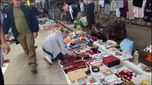 Блошиный рынок Вернисаж Август Суббота Ищем ценные предметы и старые вещи. Обзор барахолки.