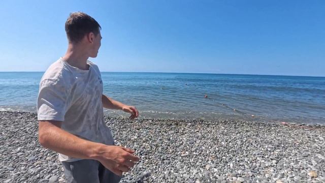 Кидаю камни в море (скучное видео) смотреть онлайн