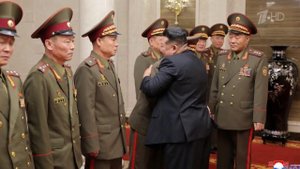 Лидер КНДР встретился с командирами подразделений, которые участвовали в освобождении Курской обл.