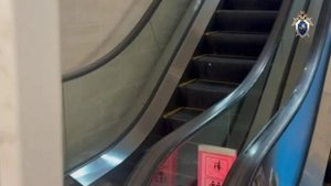 Ребёнку оторвало руку на эскалаторе в ТЦ Екатеринбурга — его мама отвлеклась и не увидела