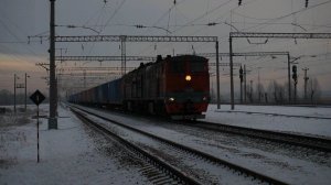 Тепловоз 2ТЭ10У-0253 с контейнерным поездом. Звук 10Д100.