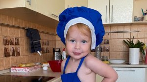 ОЛАДЬИ. Сегодня Алёна делает оладушки.