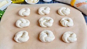 Чесночные узелки с моцареллой