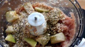 Биточки из индейки с яблоком и сыром