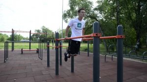 Отжимания на брусьях