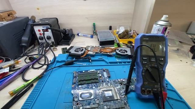 Ремонт китайского ноунейма (Hasee CNZ95SX7). Не включается, блок уходит в защиту. смотреть онлайн