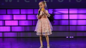 Алиса Искакова- 6 лет- Взаная звёздочка (А.Петряшева)