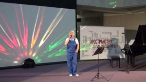 Марш Веселых ребят (Легко на сердце от песни веселой). ). Исполняет Ирина Зивенко.