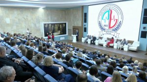 Эксперт в области иммунологии Клаудио Франчески выступил в центре хирургии имени Петровского