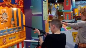 световой тир в парке развлечений ФанкиТаун ТРЦ Сибирский Мол