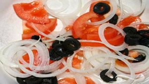 Грузинский салат с сулугуни