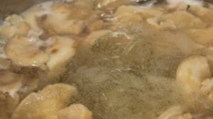 Грузди, маринованные в банке