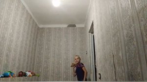 Ваня кидает игрушки