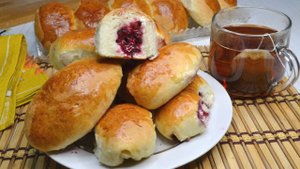 Пирожки с вишней, воздушные, мягкие, очень вкусные