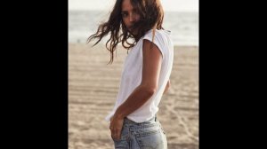 Адриа Архона (Adria Arjona )