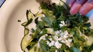 Корейский салат с огурцами.