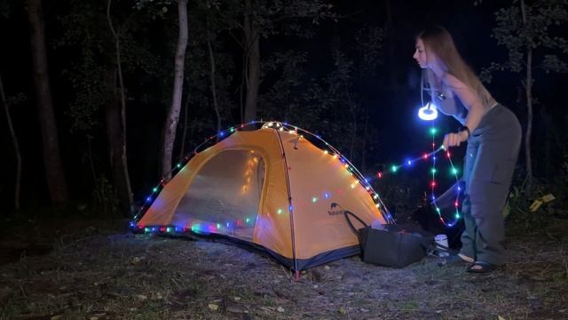 Одиночный поход с ночевкой с моей кошкой в лесу у реки | Уютная палатка, Суп у костра и завтрак ASMR смотреть онлайн