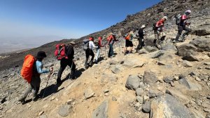 Группа Клуба 7 Вершин «На Арарат с Араратом» на пути в штурмовой лагерь.