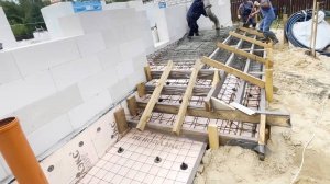 70 МЕТРОВ ЖЁСТКОЙ ОТМОСТКИ. ЗАЛИВКА КРЫЛЬЦА И СТУПЕНЕЙ
