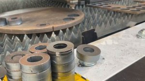 Станок для лазерного раскроя листов низколегированного металла