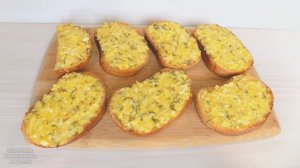 Горячие бутерброды с плавленым сыром и вареными яйцами