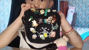 Сумка черная через плечо кросс-боди со значками металлическими. Часть 2.