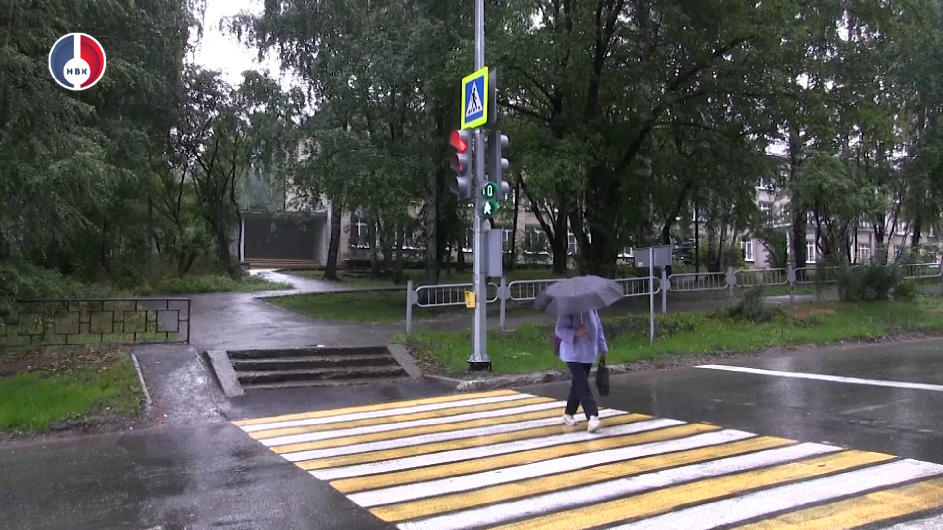 Осторожно пешеходы: У школы 57 открыли новый светофор