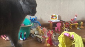 Мои милые пони. Саша подарила ожерелье Стефе