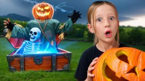 Настя и ее друзья ловят монстров на Хэллоуин