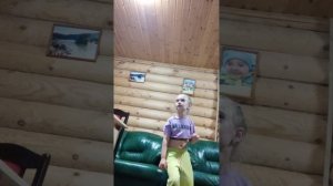 Мои танцы. Девочка грустинка так любит вечеринки.