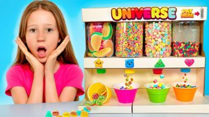 Настя учится помогать своим родителям и играет со сладкой машинкой