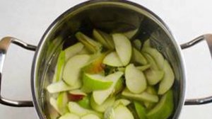 Груши в пюре из красной смородины