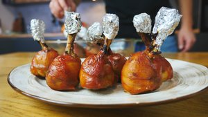 Куриные лоллипопсы на газовом гриле Broil-King