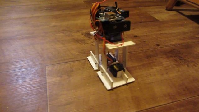 шагающий робот Arduino смотреть онлайн
