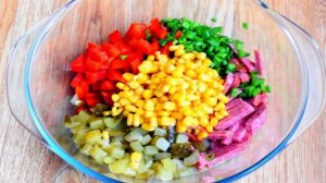 Блинный салат с колбасой