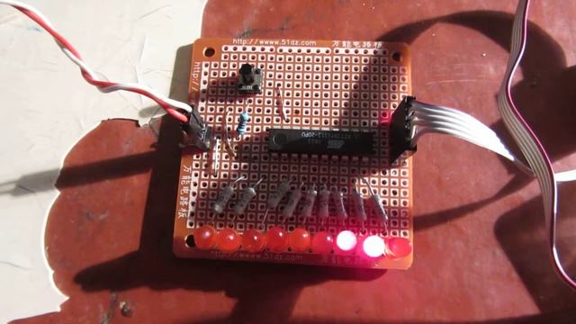 мигающие светодиоды на микроконтроллере смотреть онлайн