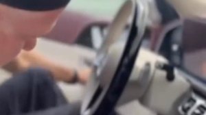 💥Чемпион UFC Хамзат Чимаев уехал новеньком Мерседесе, который подарил ему Рамазан Кадыров