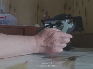Как снять или заменить диск на  дисковой циркулярной пиле Деко используя два специальных ключа