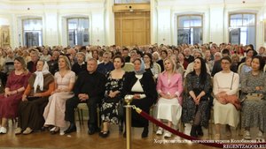 Стихиры Пасхи обиходного распева. Хор регентских и певческих курсов Колобанова А.В.