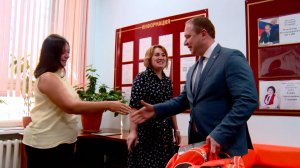 Скоро в школу! Металлурги дарят портфели первоклассникам города.