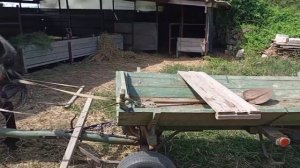 Чищу уличные денники