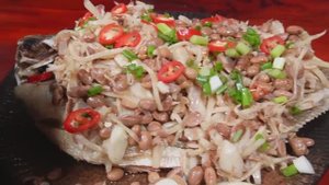 Жареная речная рыба и рыбный суп с зеленым бананом в деревенском стиле