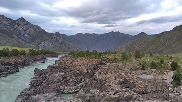 Ороктойский мост через Катунь. Мощное место силы!! ☀️🔥 Катунь в этом месте течёт по геологическому