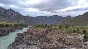 Ороктойский мост через Катунь. Мощное место силы!! ☀️🔥 Катунь в этом месте течёт по геологическому