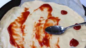 Домашняя пицца с колбасой и сыром