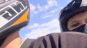 катаюсь на квадрике с папой