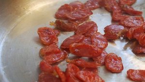 Жареный корень сельдерея с колбасками