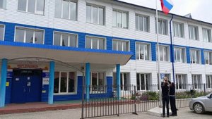 Торжественное поднятие флага Российской Федерации