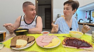 Мукбанг Вован теперь КРАСАВЧИК, поймала его на ЛЖИ! ОБСУДИЛИ наших назойливых МУХ) Семейный обед